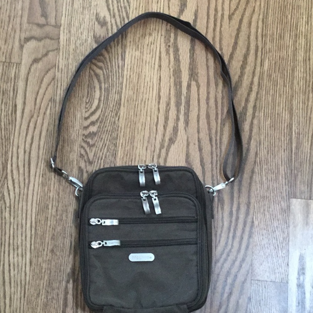 BAGGALLINI cross body multi compartment purse